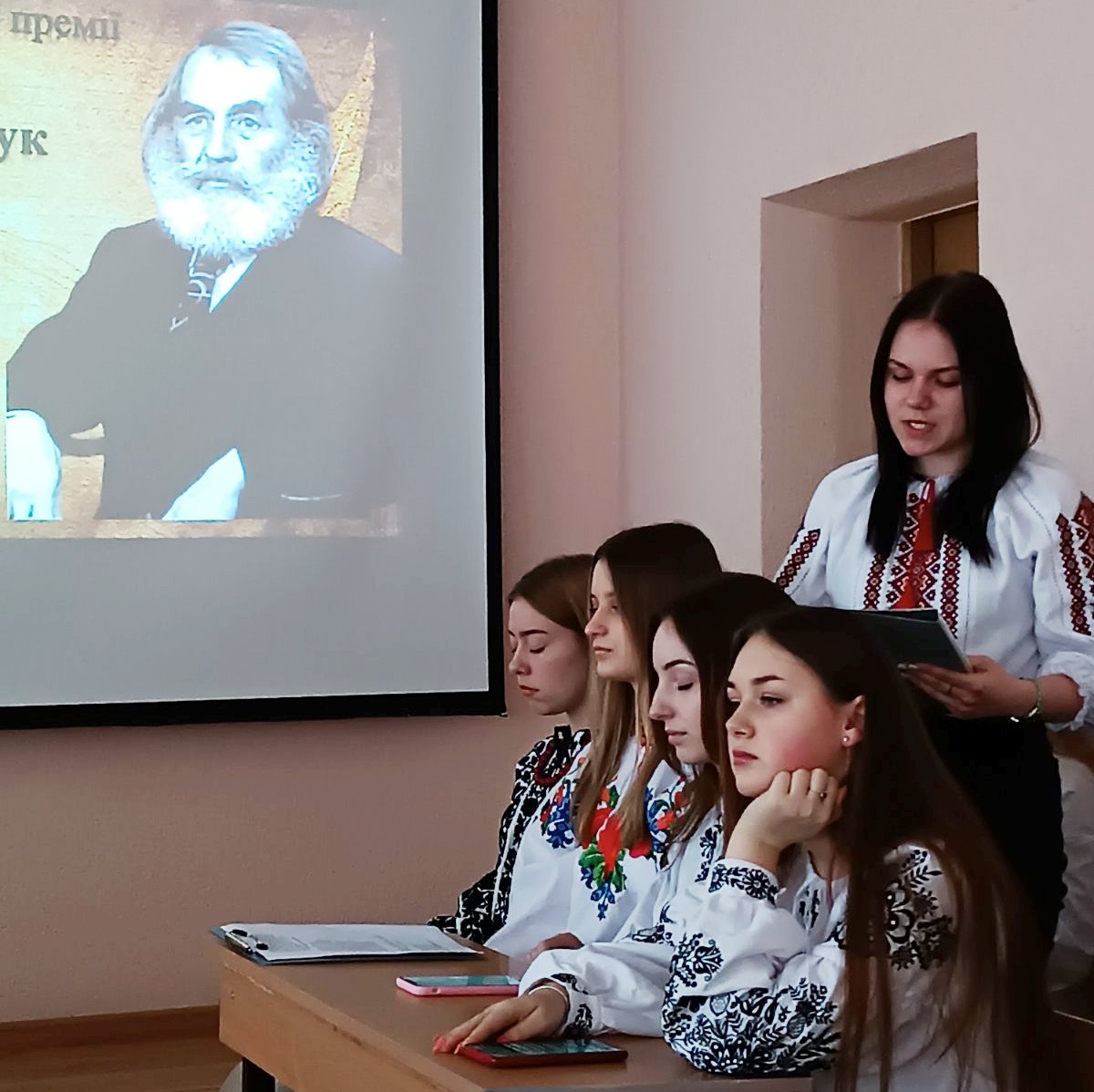 Студенти-другокурсники знають, що Т.Шевченка треба слухати серцем